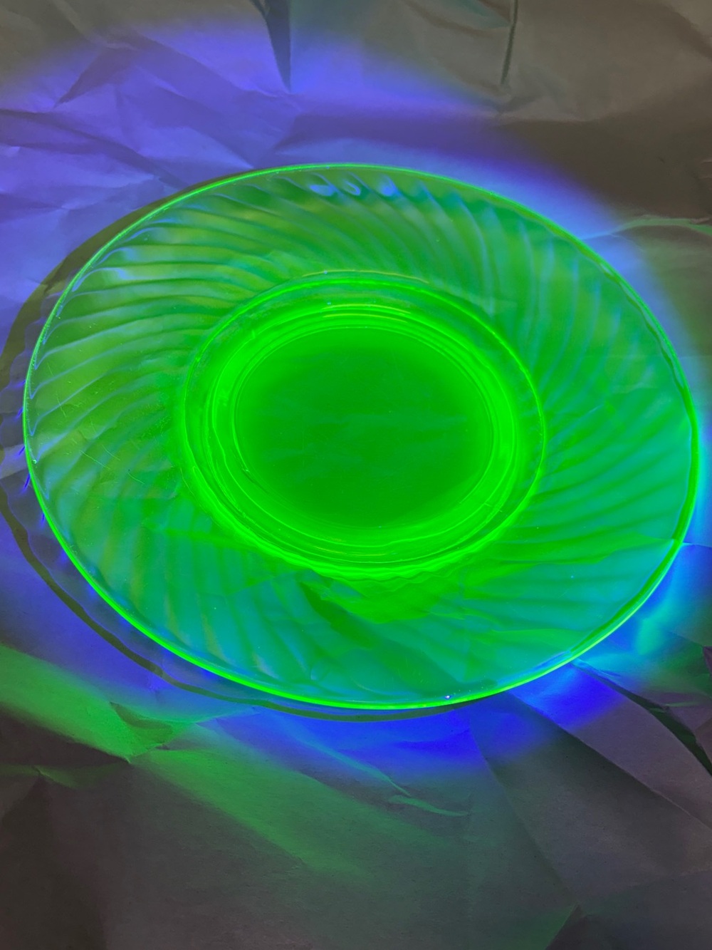Vintage Yellow Canary Uranium Glass Plate 8”